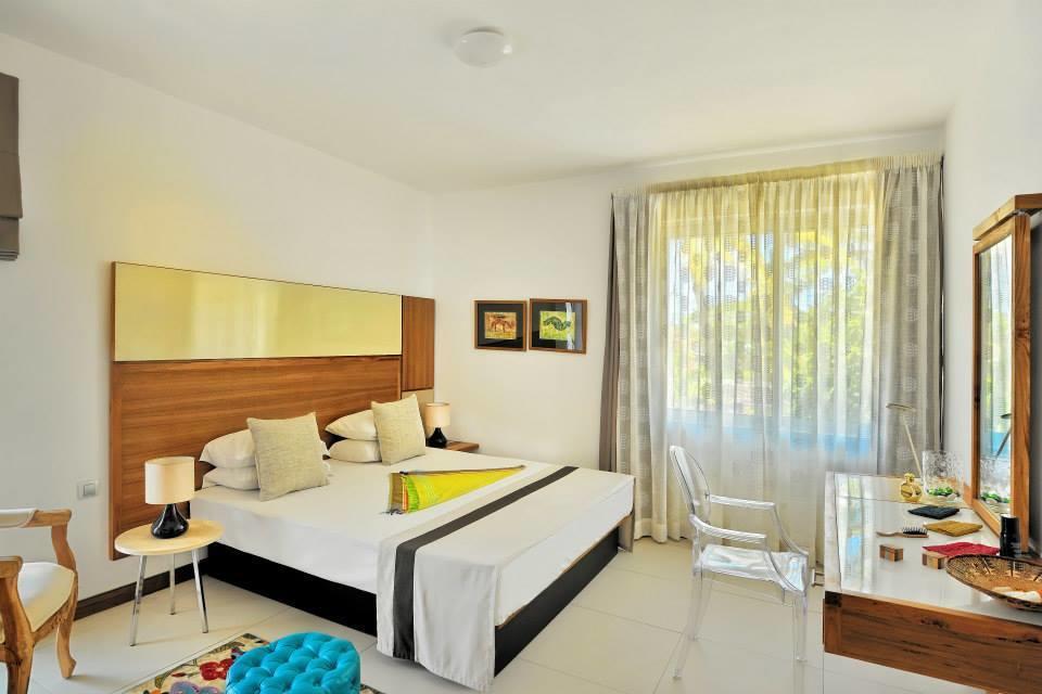 So Beach Villa In Situ Roches Noires Екстериор снимка